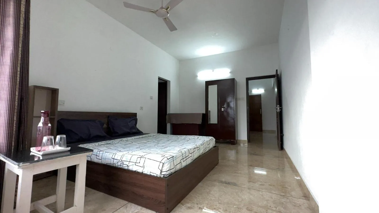 Downtown Manor-Panavila Thiruvananthapuram Lägenhet