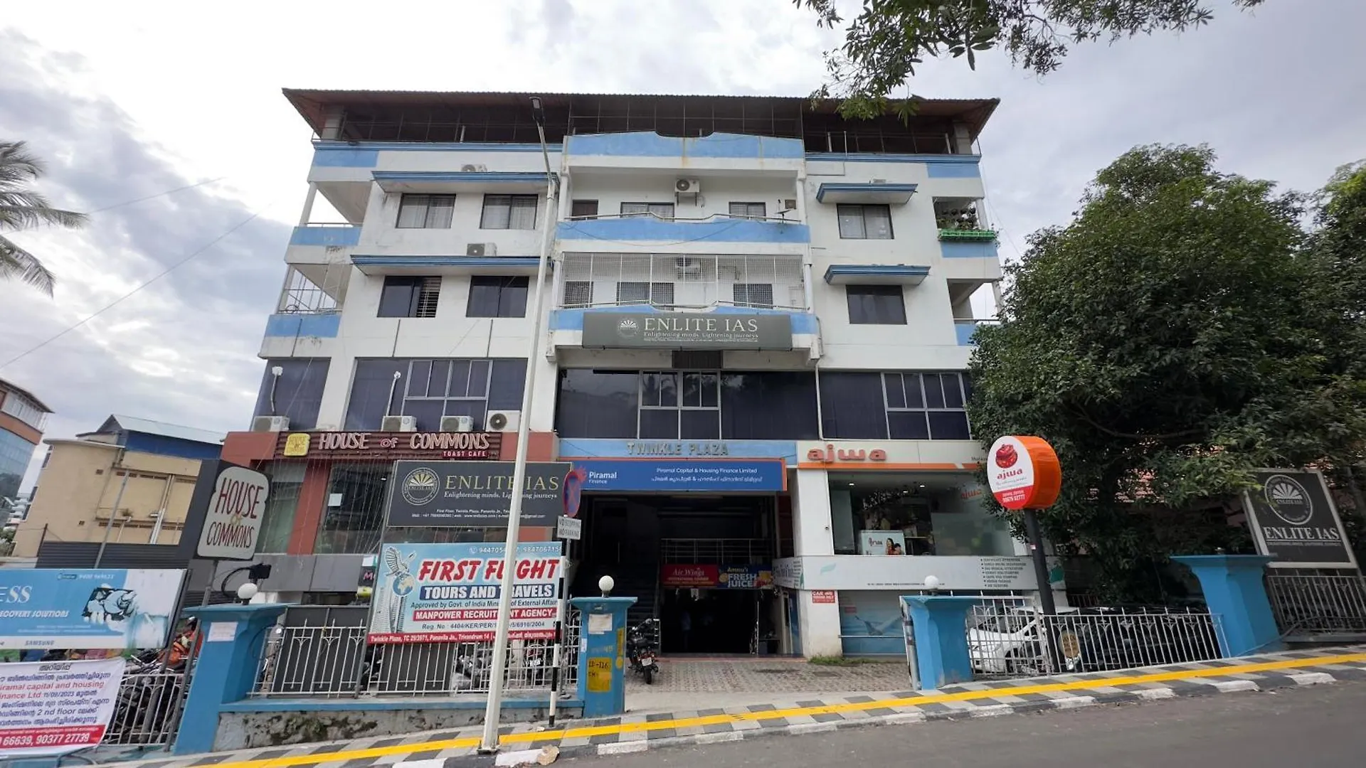 Lägenhet Downtown Manor-Panavila Thiruvananthapuram